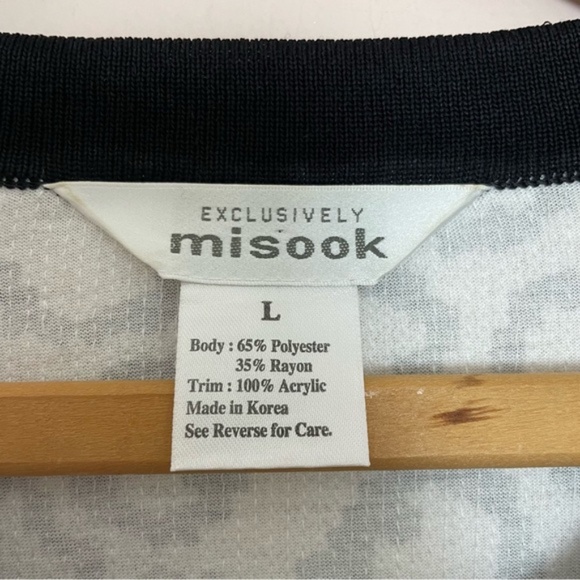 Exclusively Misook Black and White Long Sleeve Clasp Sequin Jacket Size Large - Picture 3 of 3